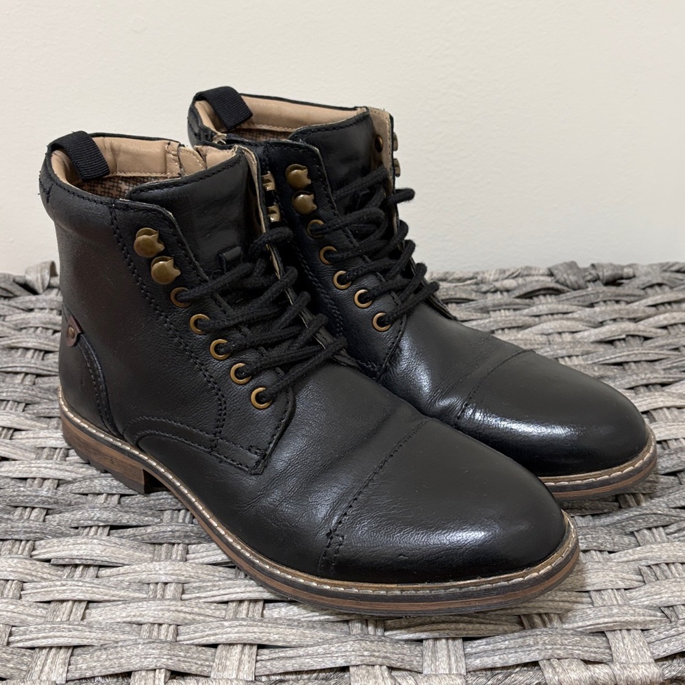 Boots - Picture 2 of 11